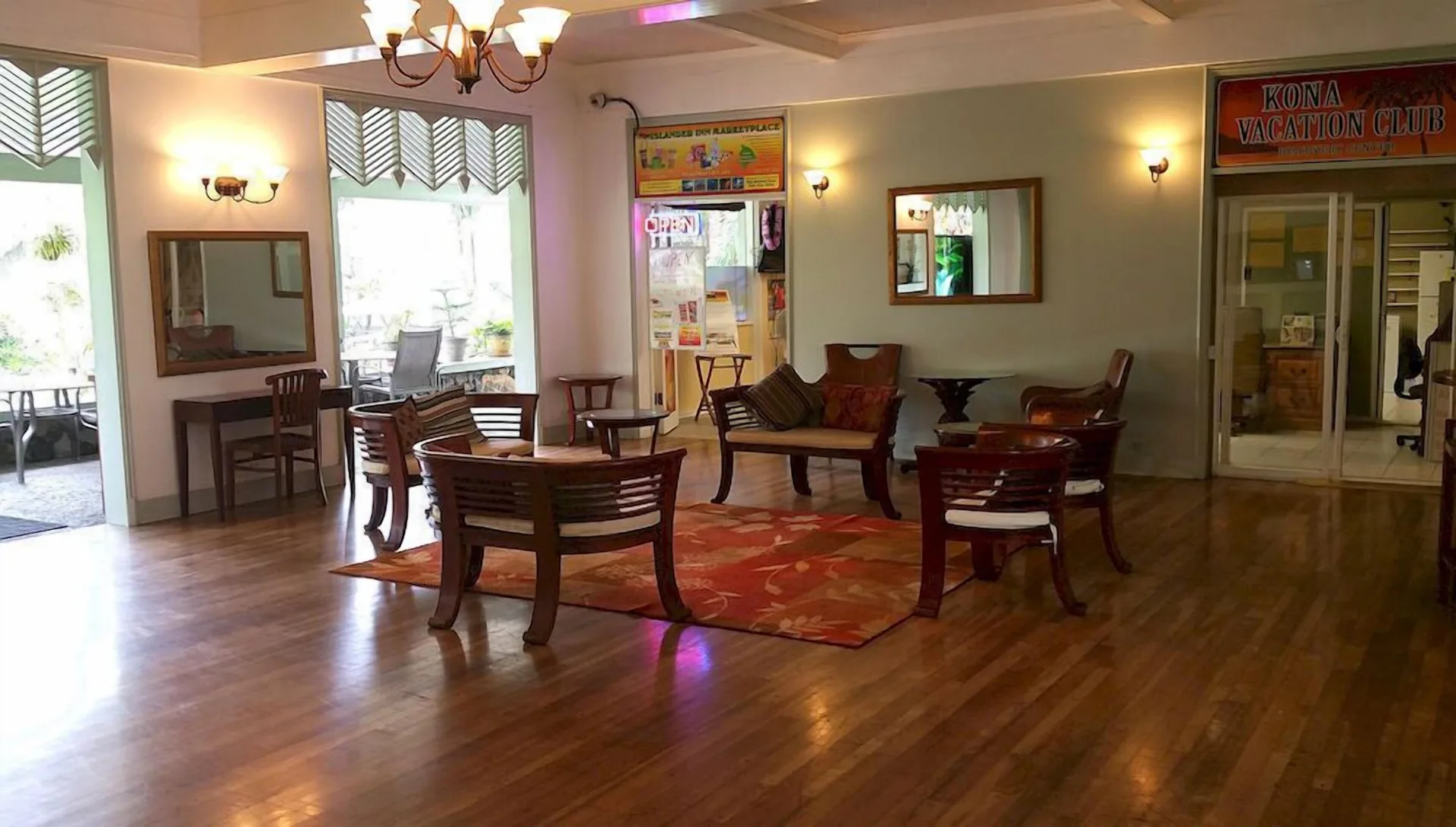 Kona Islander Inn Condos casual Kailua-Kona condo property with tropical grounds and walkable village location