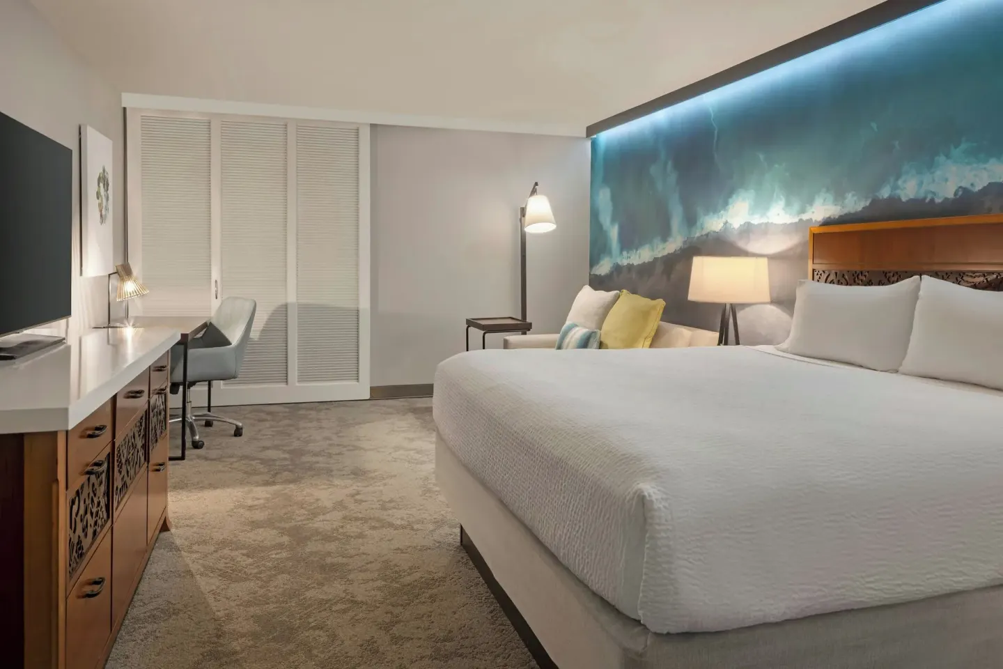 King room with desk and sofa bed at Courtyard King Kamehameha's Kona Beach Hotel.