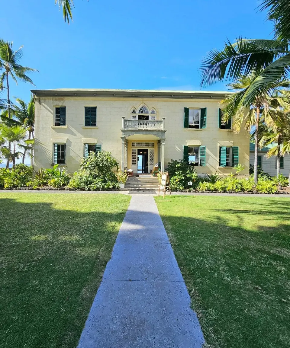 Hulihe‘e Palace State Monument near Courtyard King Kamehameha's Kona Beach Hotel