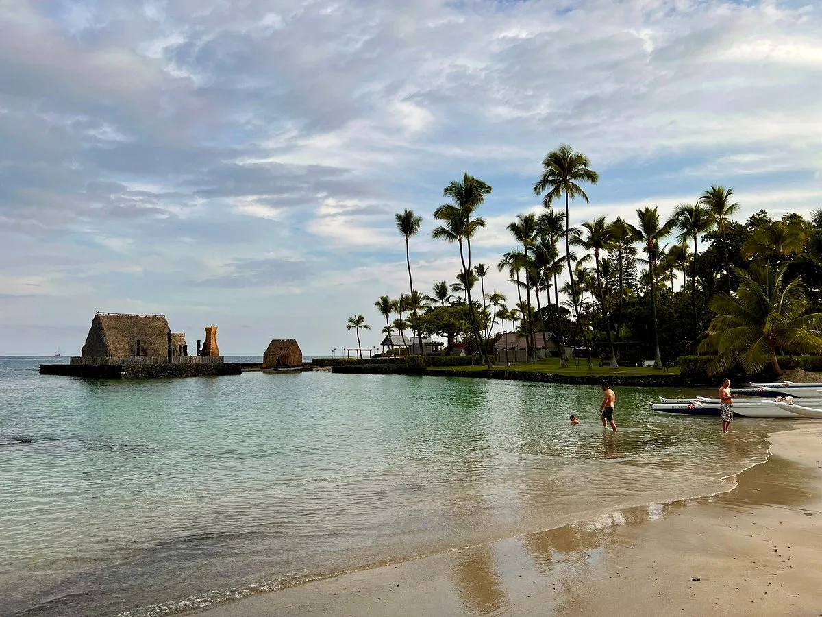 Kamakahonu Beach near Courtyard King Kamehameha's Kona Beach Hotel