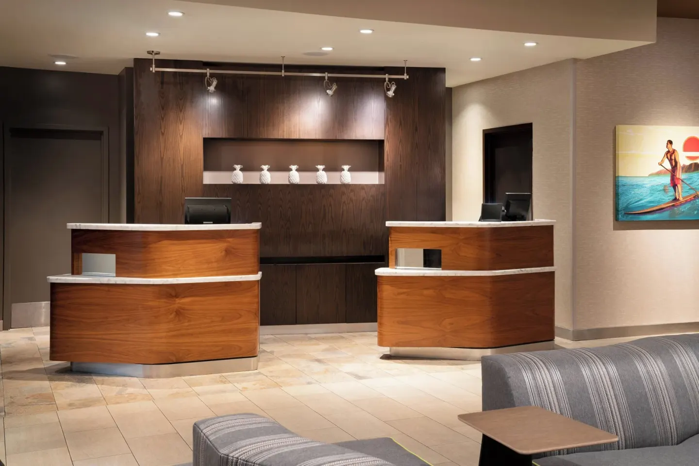 Front desk with wood reception counters at Courtyard Maui Kahului Airport.