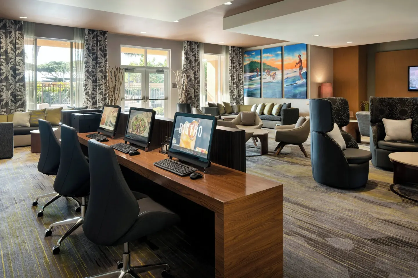 Lobby lounge with computer workstations and seating at Courtyard Maui Kahului Airport.
