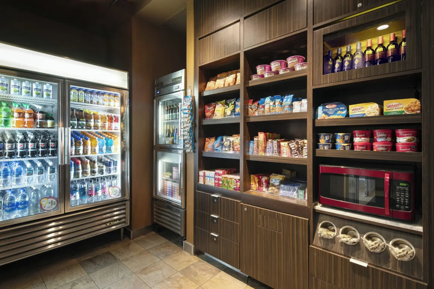 Grab-and-go drinks, snacks and microwave area at Courtyard Maui Kahului Airport.
