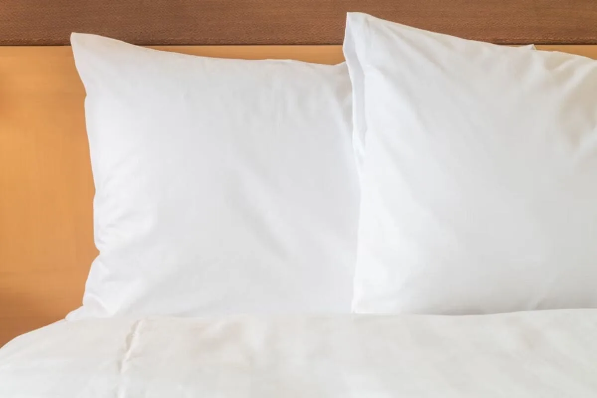 Close-up of white pillows on a standard room bed at Courtyard Nassau Downtown/Junkanoo Beach.
