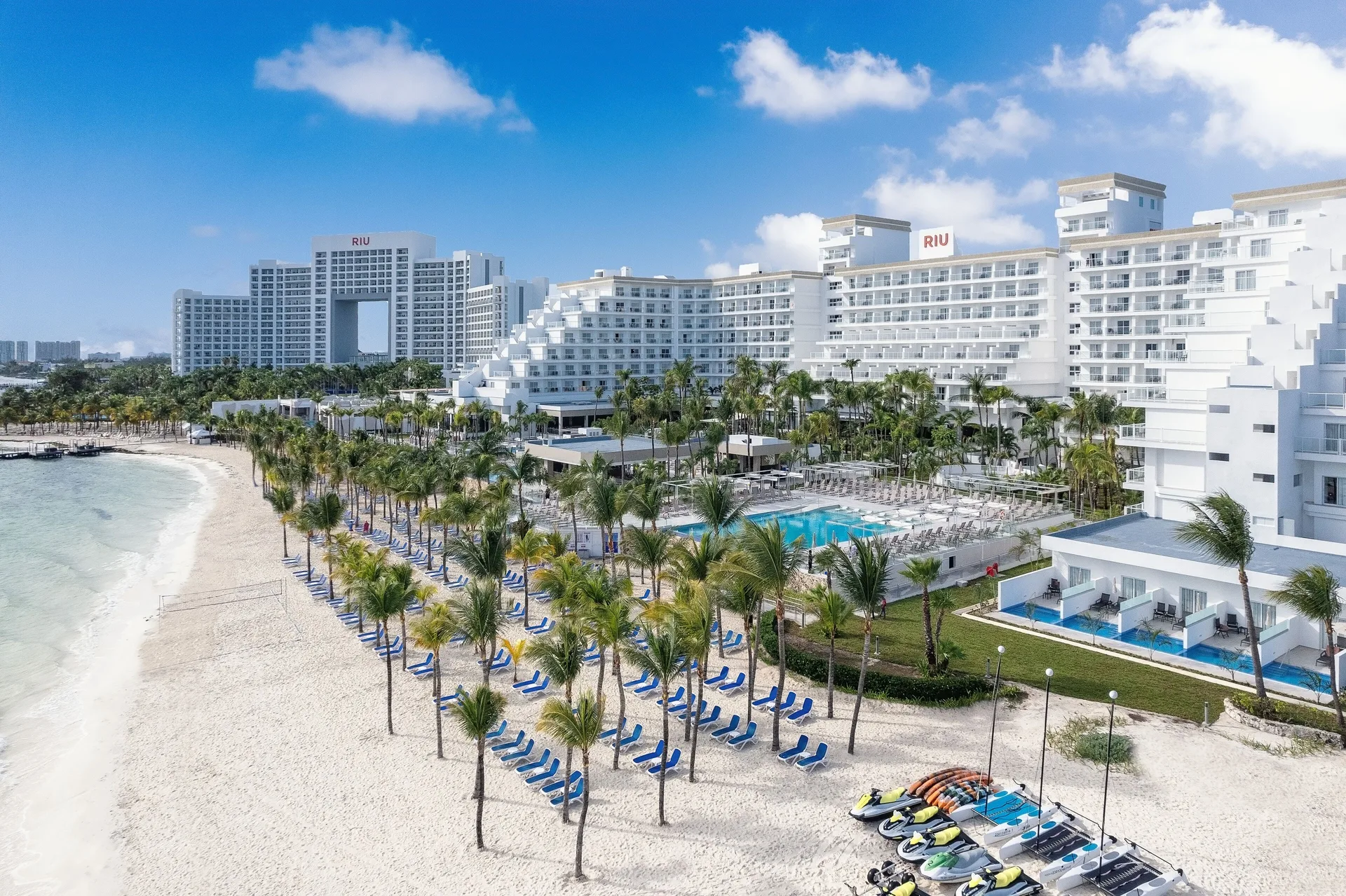 Hotel Riu Caribe all-inclusive Cancun resort with beachfront setting and lively atmosphere