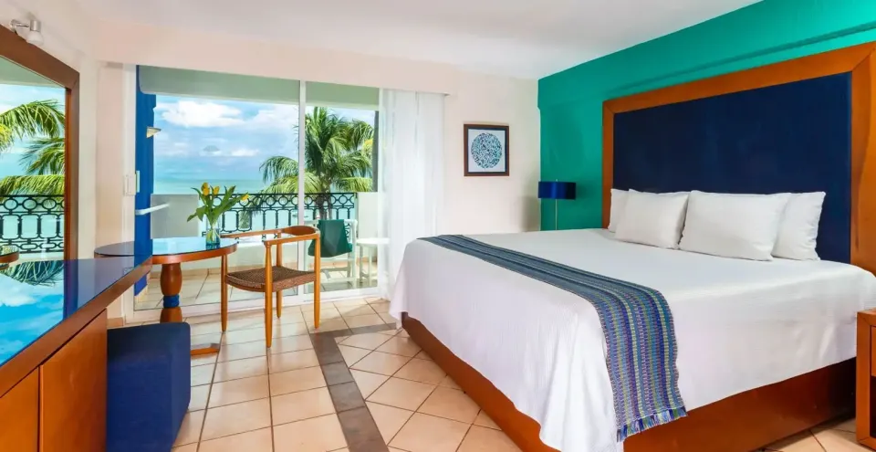 Deluxe Ocean Front Room Official 1