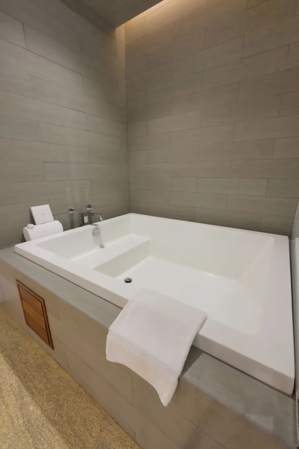 Horizon Suite soaking tub with stone walls at Devossion By Live Aqua Playa del Carmen.