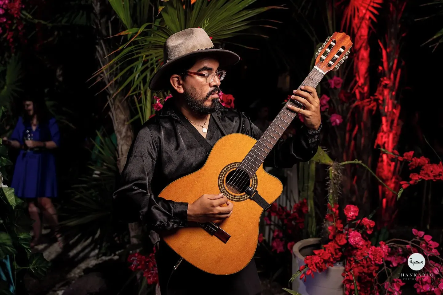 Guitarist performing among tropical plants at Devossion By Live Aqua Playa del Carmen.
