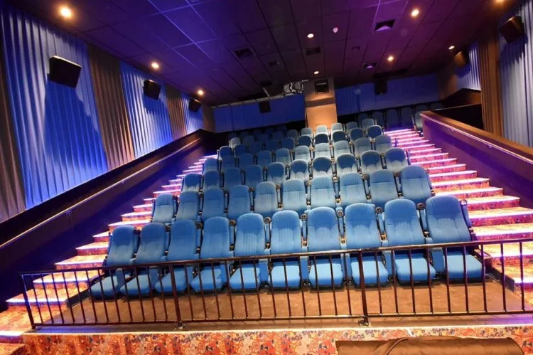 The Movies Gloria 5 Min Drive