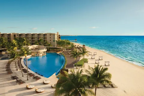 Beachfront pool and Caribbean shoreline at Dreams Riviera Cancun Resort & Spa.