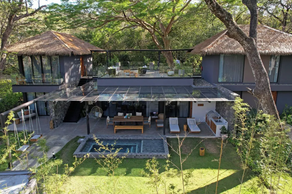 Front view of the Balcony Garden villa showing covered terrace, plunge pool and lawn at El Mangroove Papagayo
