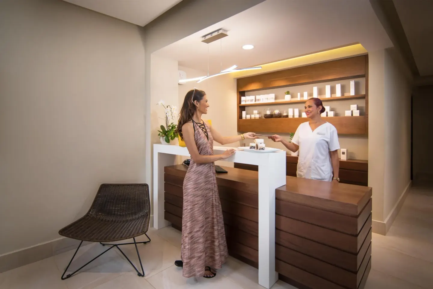 Spa reception desk with a staff member and guest at Emotions by Hodelpa Puerto Plata.