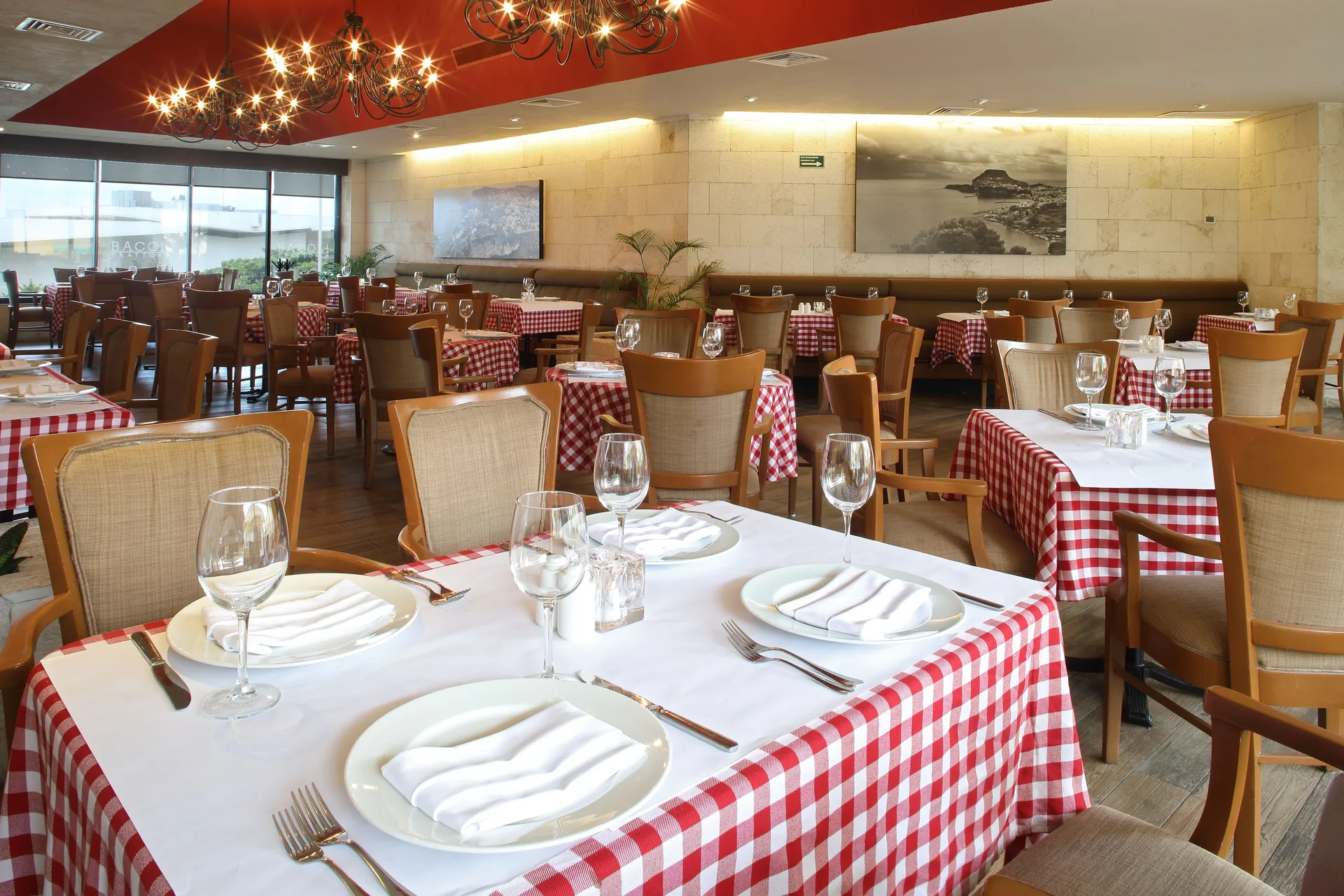 Italian-style dining room with checkered tablecloths at Emporio Cancun.