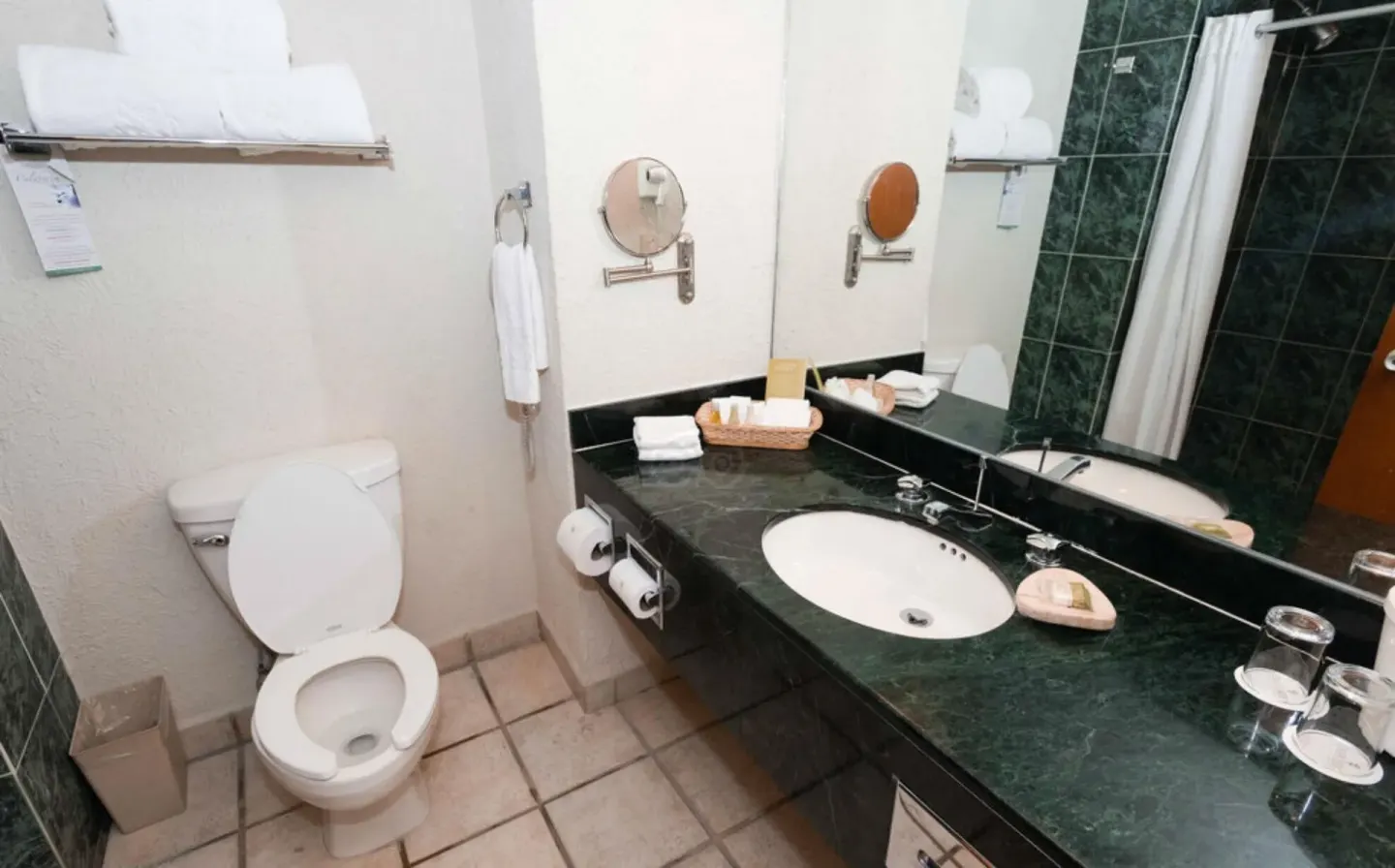 Bathroom vanity and tub in a Superior Room Two Beds Mountain View at Emporio Ixtapa.