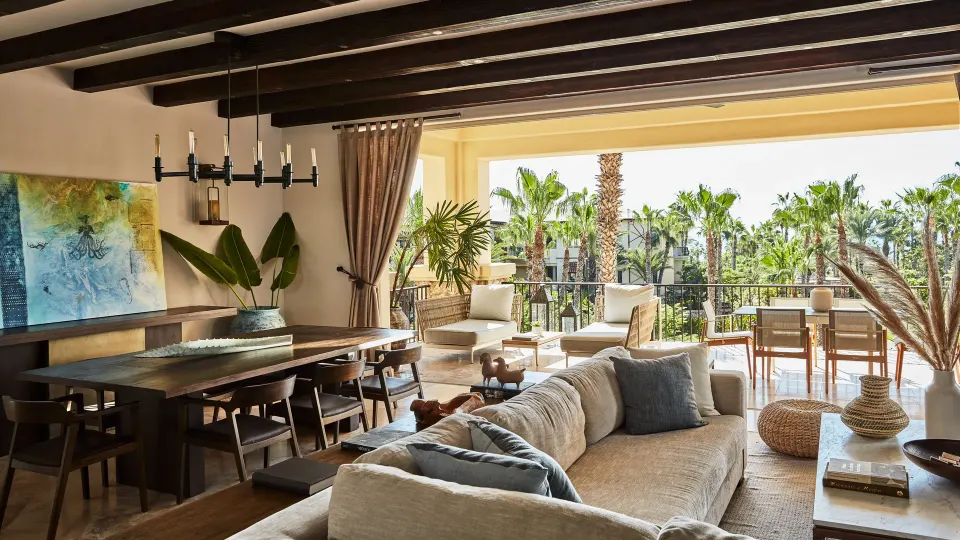 Open living and dining area with terrace and palm views in a casona at Esperanza.