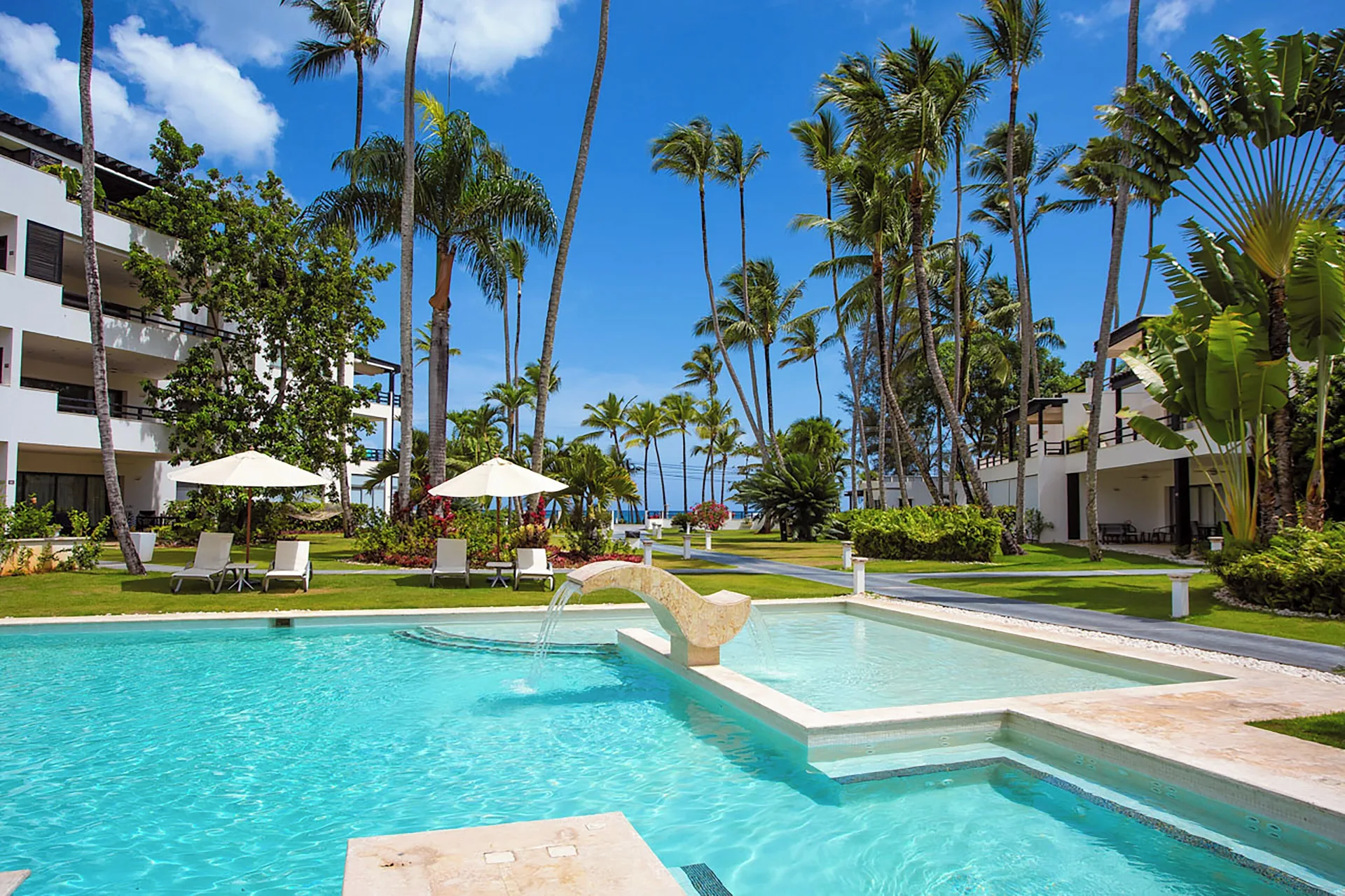 Aligio Aparthotel Beachfront resort