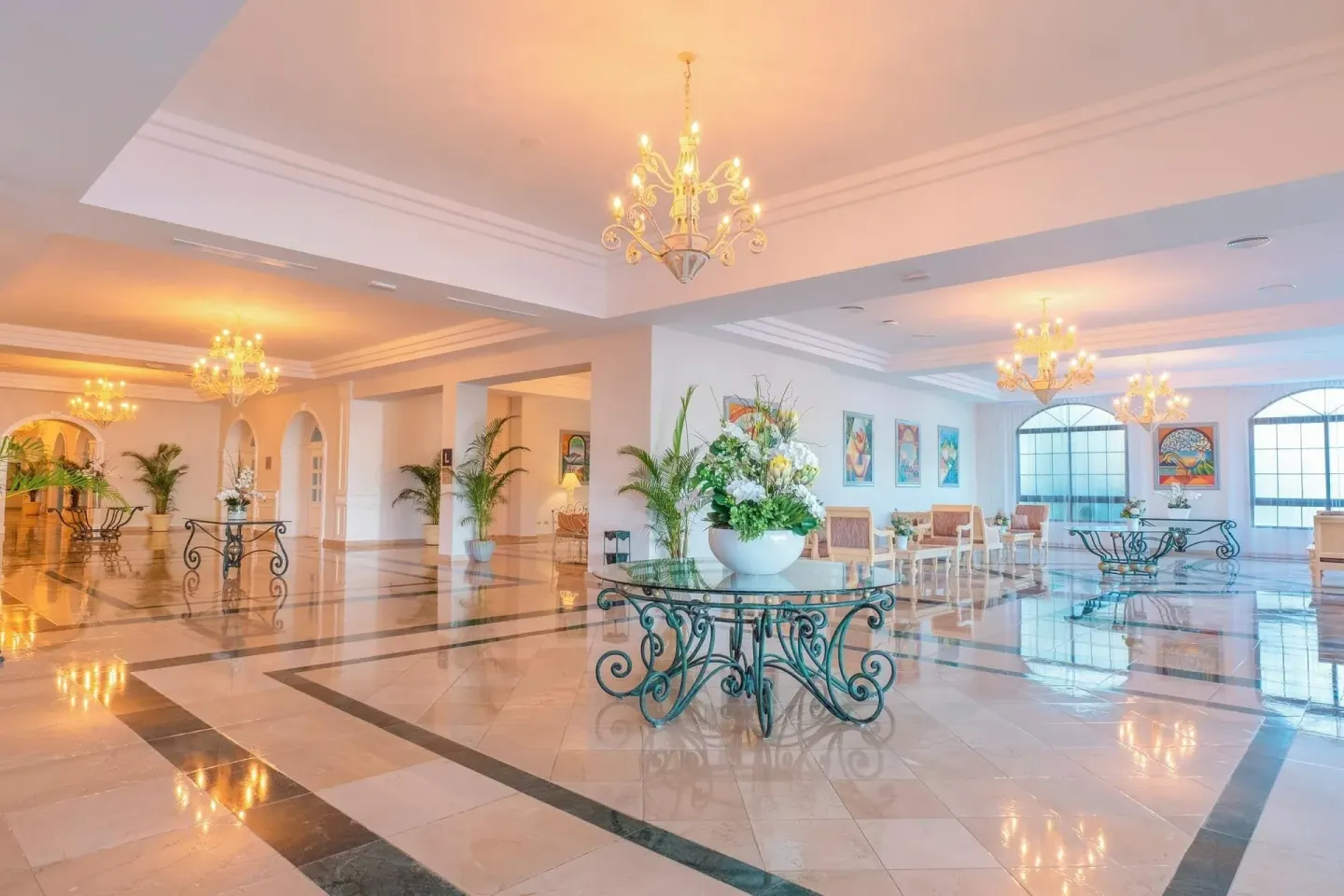Spacious lobby lounge with chandeliers and floral tables at Eurostars Grand Cayacoa.