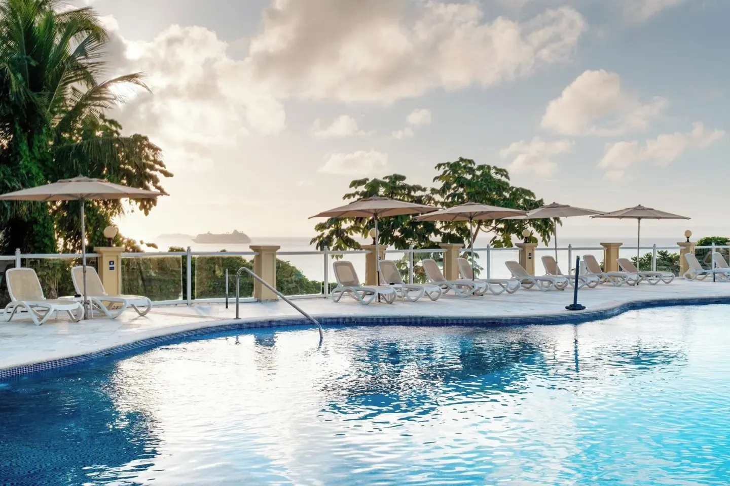 Swimming pool with loungers and ocean view at Eurostars Grand Cayacoa.