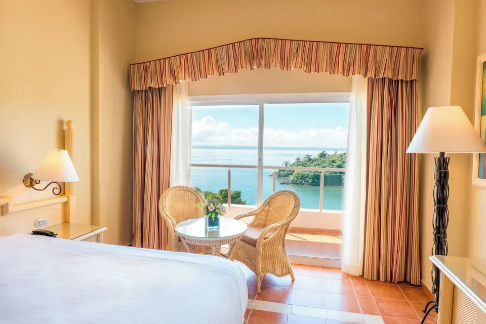 Deluxe Sea View room with bed, seating area, and balcony at Eurostars Grand Cayacoa.