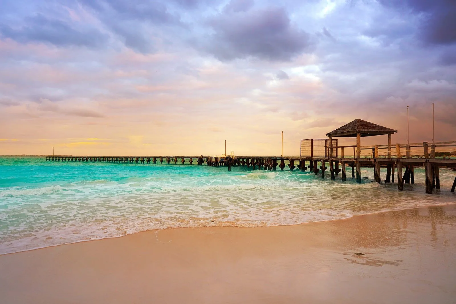 Caracol Beach 10 Min Walk