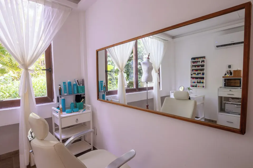 Spa treatment room with salon chair and mirror at Fiesta Americana Cozumel.