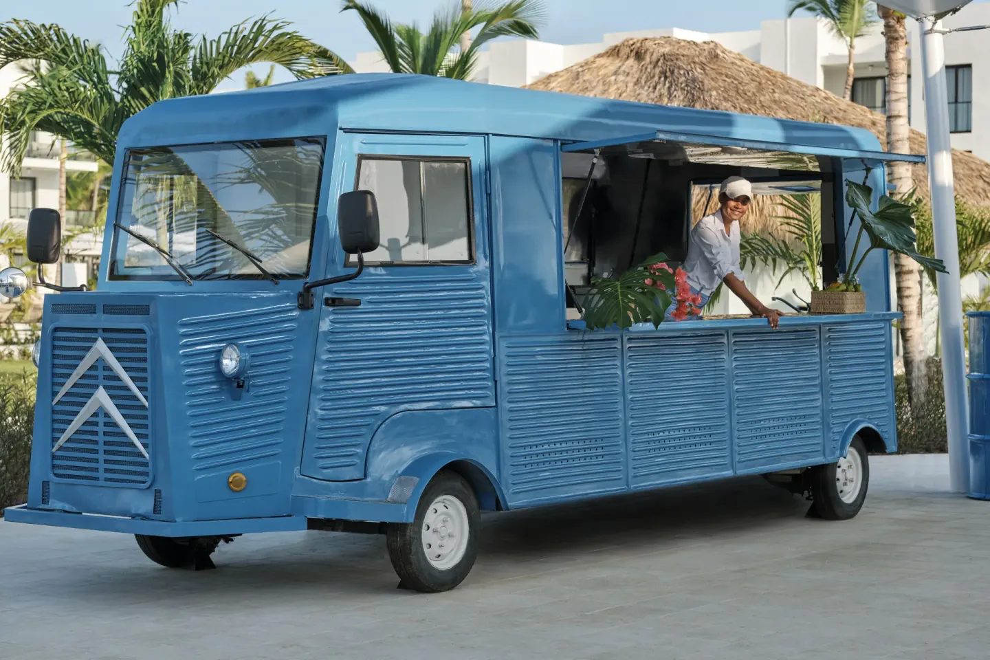 Blue La Cocinita food truck with a staff member at Finest Punta Cana.