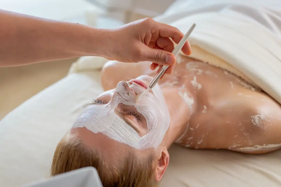Spa therapist applies a facial mask to a guest at Garza Blanca Los Cabos.