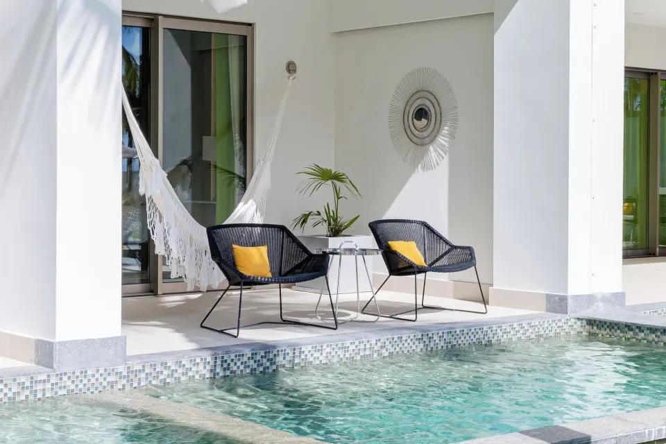 Junior Suite Swim Up patio seating by the pool at Garza Blanca Resort & Spa Cancun.