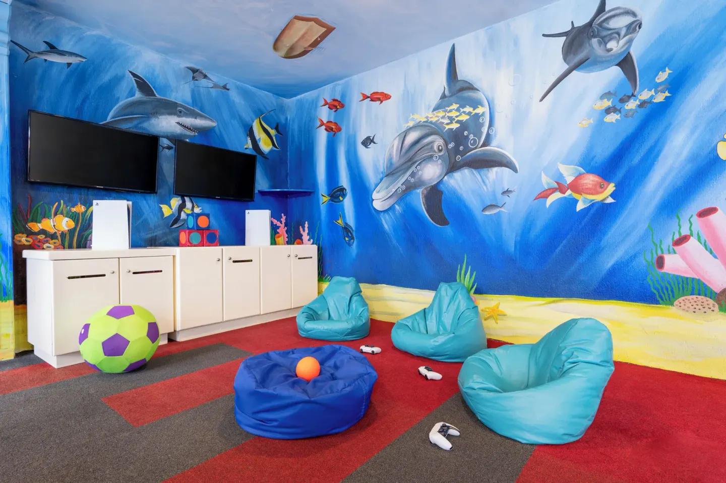 Ocean-themed kids game room at GR Solaris Cancun & Spa.