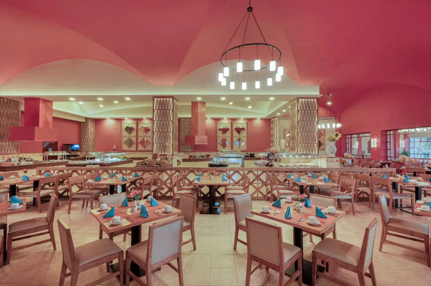 Restaurant dining room with buffet counters at GR Solaris Cancun & Spa.