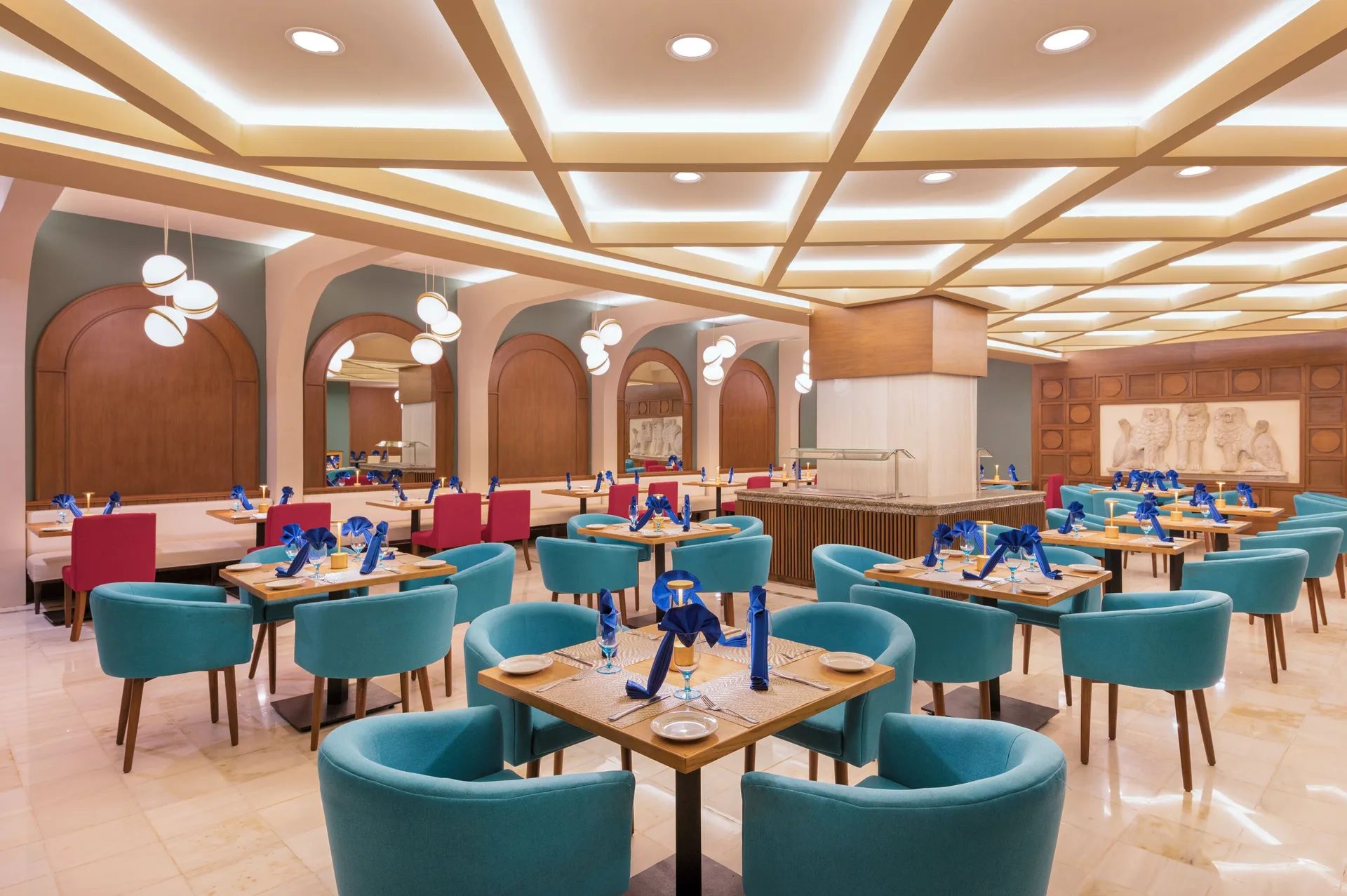 Spacious restaurant dining room with set tables at GR Solaris Cancun & Spa.