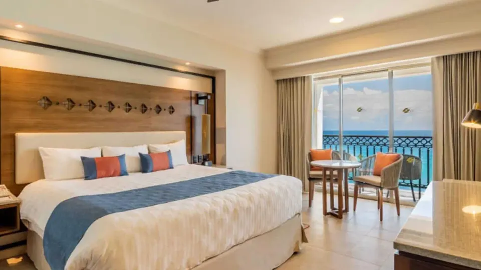 Deluxe Ocean Front Room Official 1