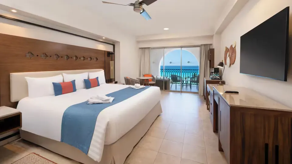 Deluxe Partial Ocean View Room Official 3