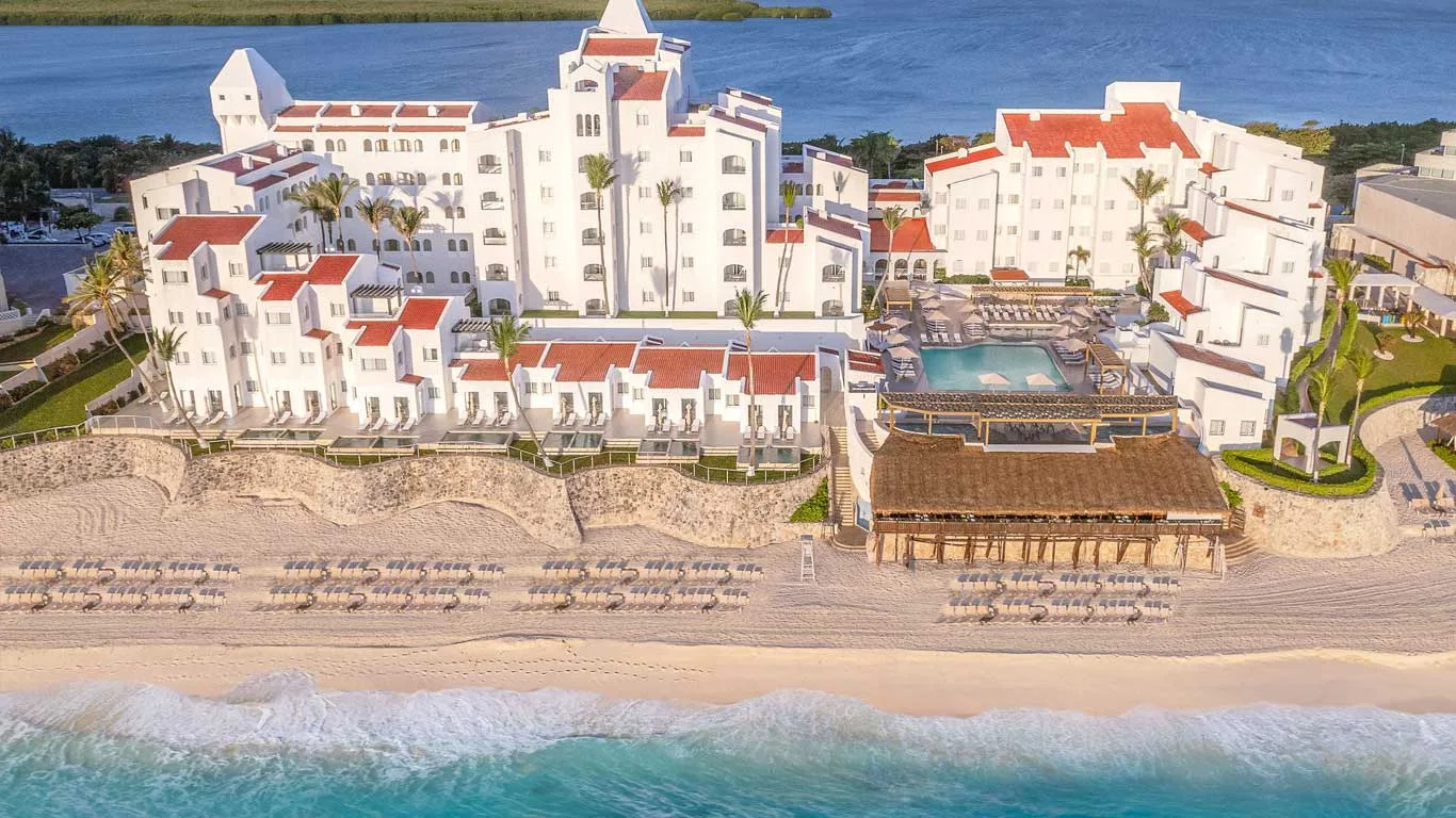 Inside the Deluxe Ocean View Room at GR Solaris Caribe — from the hotel's own gallery.