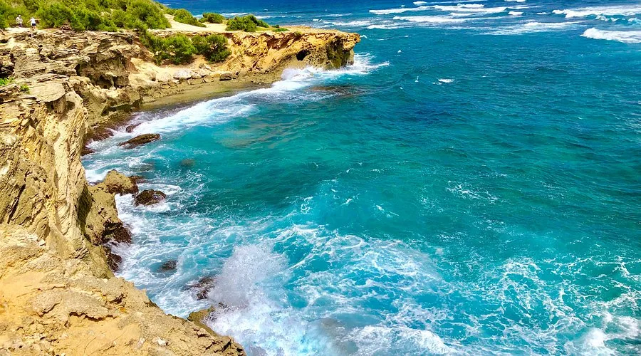 Shipwreck Beach 10 Min Walk