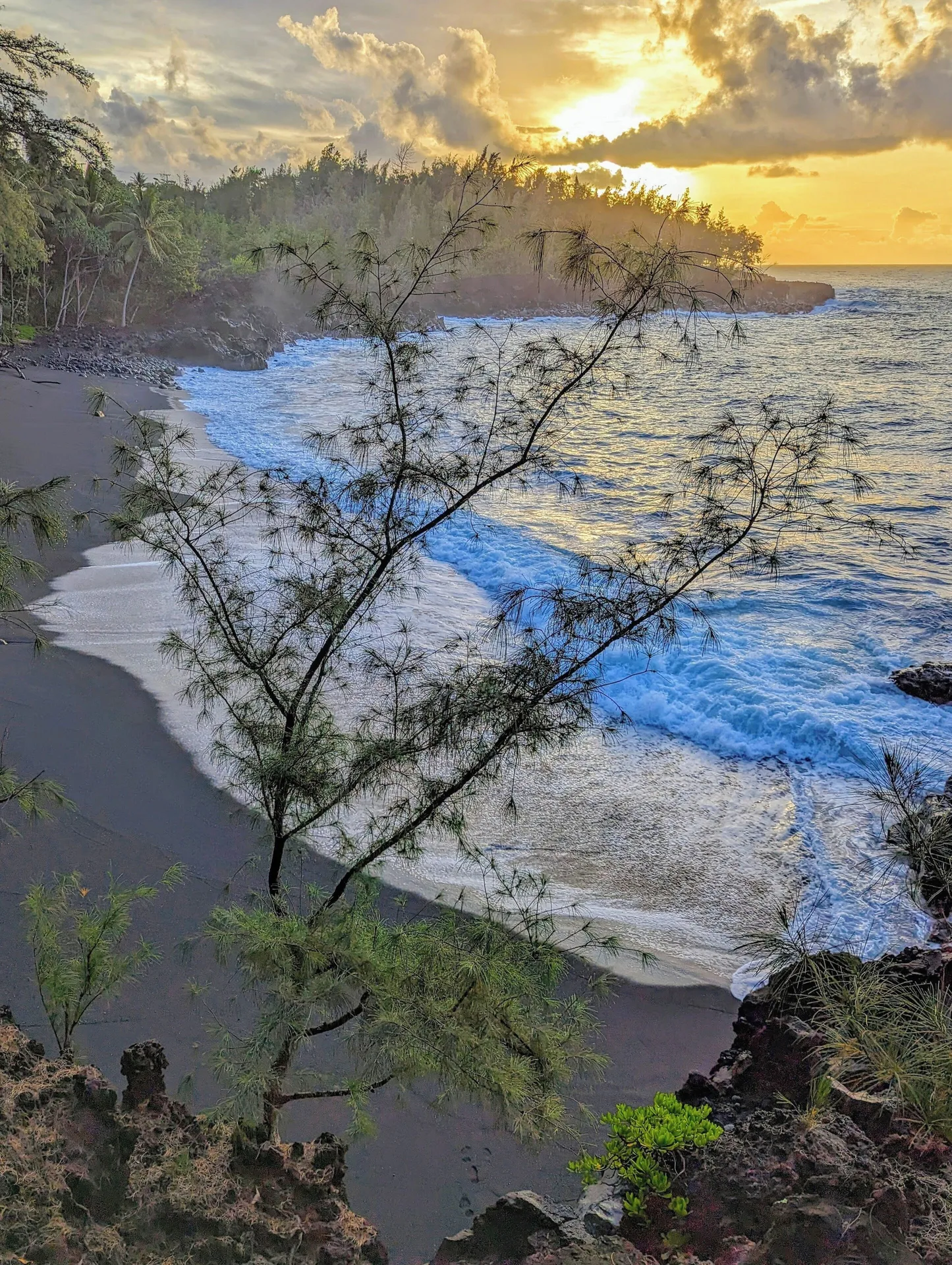 Kehena Mauka Nui LGBTQ Clothing Optional retreat with secluded Puna setting and alternative guest atmosphere