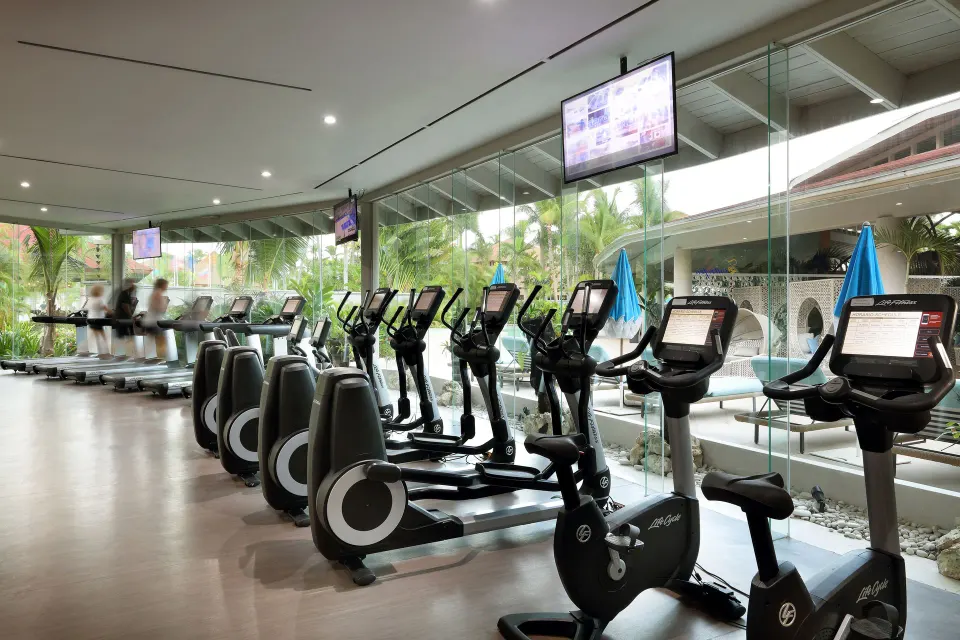 Cardio equipment facing garden windows at Grand Palladium Select Bávaro.