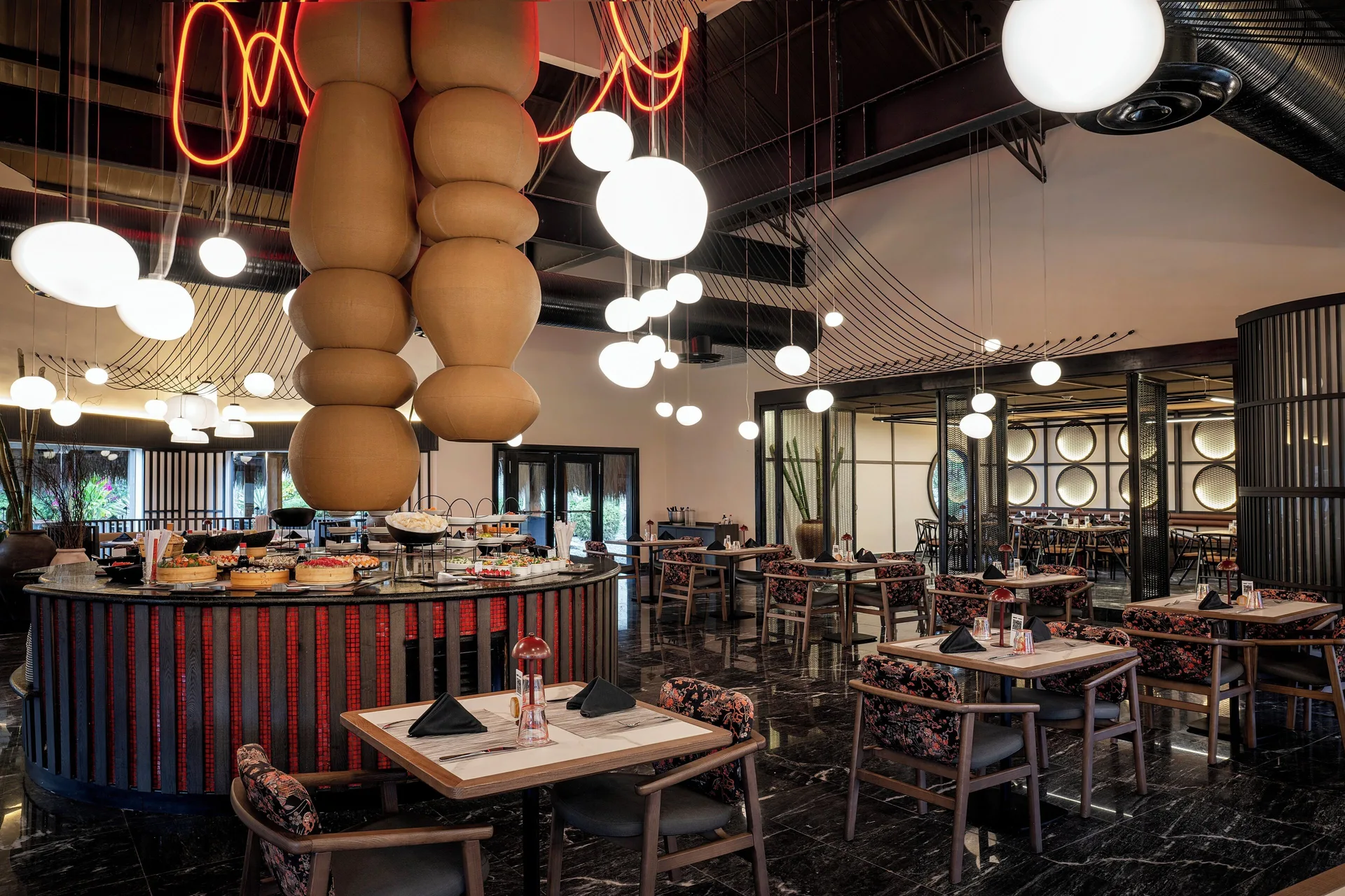 Stylish restaurant dining room with buffet island at Grand Palladium Select Bávaro.