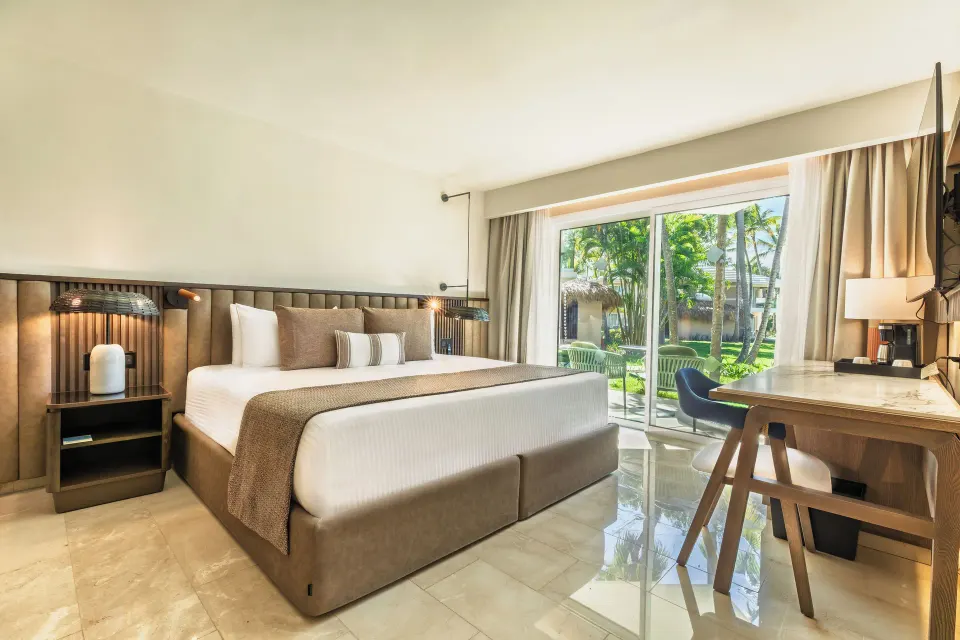 Romance Suite Garden View king bed and terrace at Grand Palladium Select Bávaro.