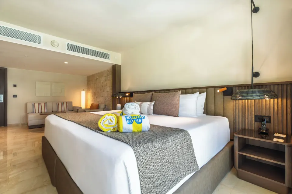 Rooftop Jacuzzi Terrace Junior Suite king bed at Grand Palladium Select Bávaro.