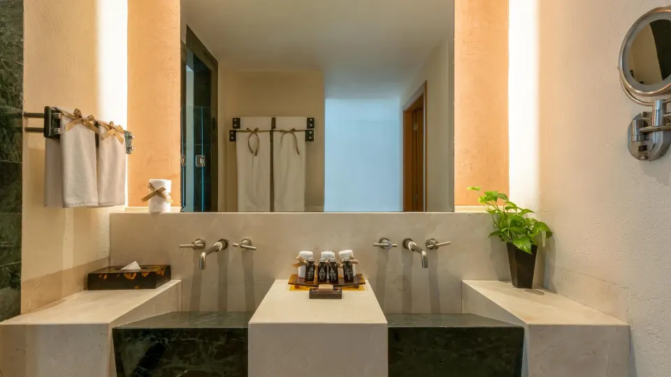 Premier Ocean Front Doble bathroom with double sinks at Grand Park Royal Cancun.