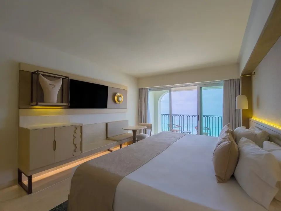 Premier Superior Ocean Front king room with ocean balcony at Grand Park Royal Cancun.