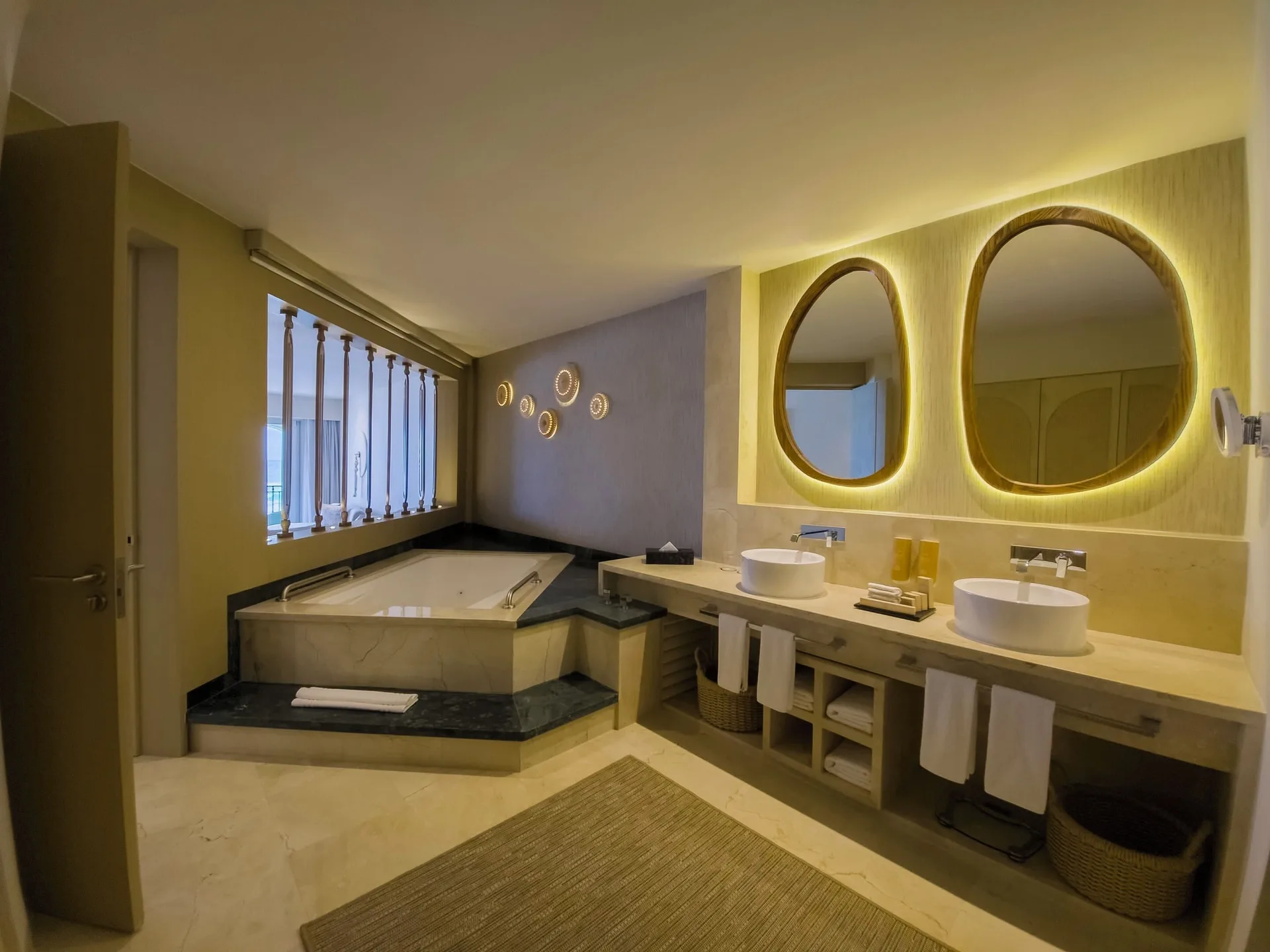 Royal Suite Doble bathroom with hot tub and double sinks at Grand Park Royal Cancun.