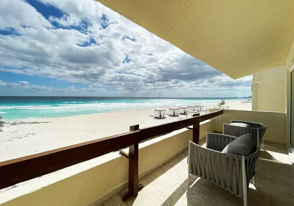 Villa Deluxe Ocean Front balcony facing waves at Grand Park Royal Cancun.