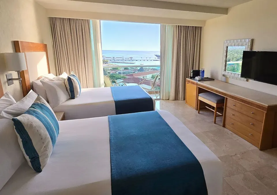 Deluxe high-floor double room with two beds and ocean view at Grand Park Royal Cozumel