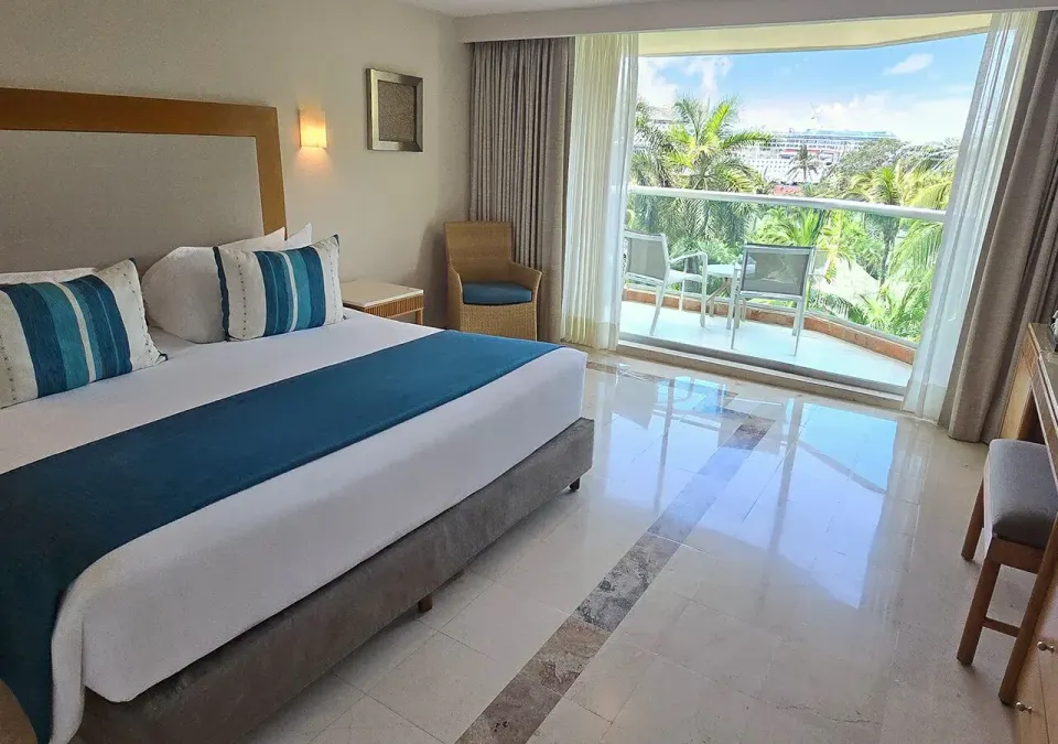 Deluxe Nature View King room with king bed and balcony at Grand Park Royal Cozumel
