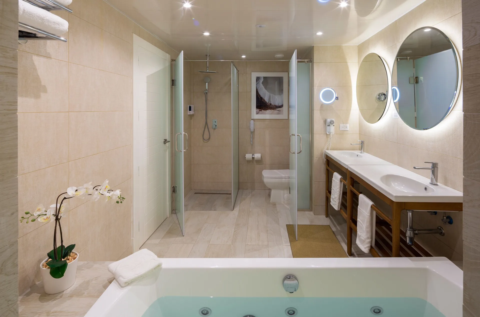 Romantic Room bathtub and bathroom vanities at Grand Sirenis Punta Cana Resort & Aquagames.