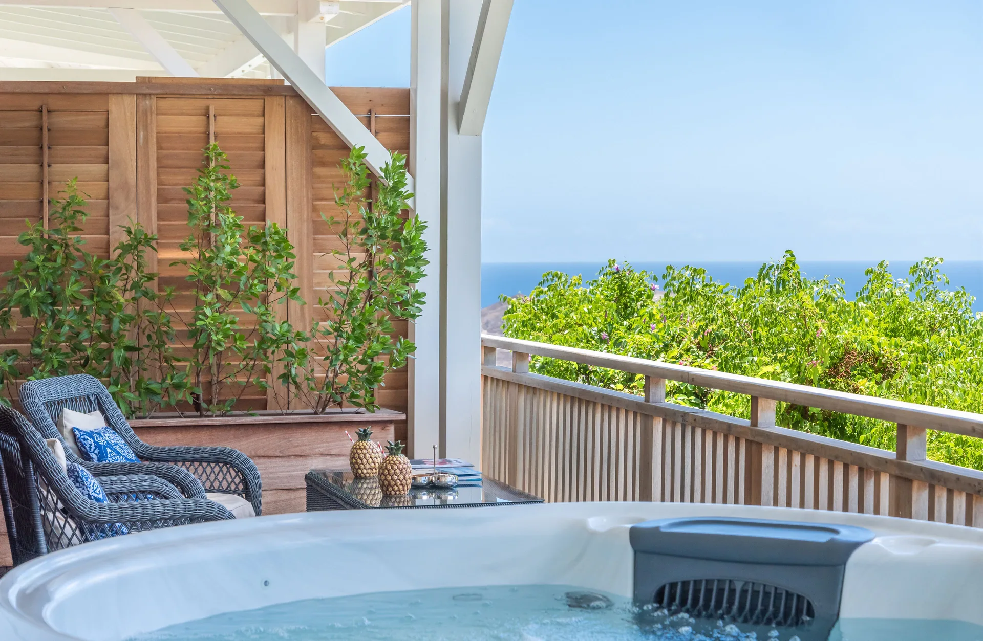 Havana Suite terrace hot tub with ocean view at GYP SEA Saint Barth.