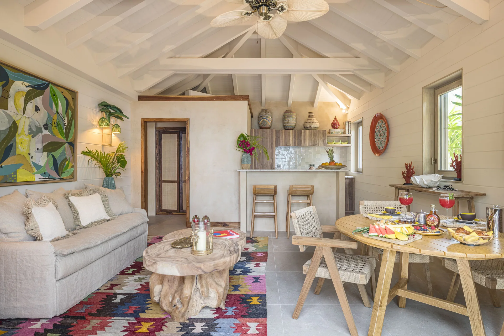 Living and dining area in Sunset Corail Beach House at GYP SEA Saint Barth.