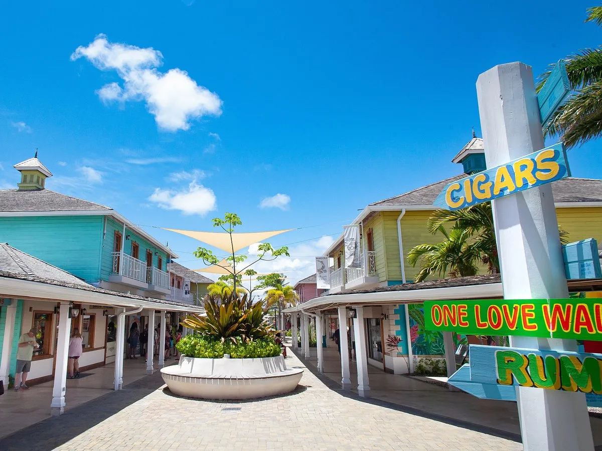 The Shoppes At Rose Hall 5 Min Drive